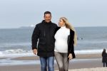 Scheveningen 22 oktober 2020
Samantha de Jong ( Barbie) hoogzwanger op het strand met partner Gerrit