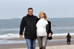 Scheveningen 22 oktober 2020
Samantha de Jong ( Barbie) hoogzwanger op het strand met partner Gerrit