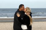 Scheveningen 22 oktober 2020
Samantha de Jong ( Barbie) hoogzwanger op het strand met partner Gerrit
