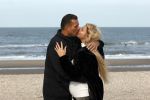 Scheveningen 22 oktober 2020
Samantha de Jong ( Barbie) hoogzwanger op het strand met partner Gerrit