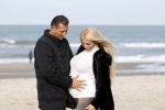 Scheveningen 22 oktober 2020
Samantha de Jong ( Barbie) hoogzwanger op het strand met partner Gerrit