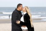 Scheveningen 22 oktober 2020
Samantha de Jong ( Barbie) hoogzwanger op het strand met partner Gerrit