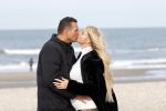 Scheveningen 22 oktober 2020
Samantha de Jong ( Barbie) hoogzwanger op het strand met partner Gerrit