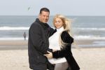 Scheveningen 22 oktober 2020
Samantha de Jong ( Barbie) hoogzwanger op het strand met partner Gerrit