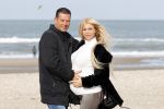 Scheveningen 22 oktober 2020
Samantha de Jong ( Barbie) hoogzwanger op het strand met partner Gerrit
