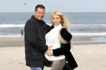 Scheveningen 22 oktober 2020
Samantha de Jong ( Barbie) hoogzwanger op het strand met partner Gerrit