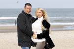 Scheveningen 22 oktober 2020
Samantha de Jong ( Barbie) hoogzwanger op het strand met partner Gerrit