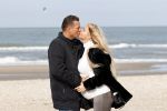 Scheveningen 22 oktober 2020
Samantha de Jong ( Barbie) hoogzwanger op het strand met partner Gerrit