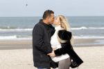 Scheveningen 22 oktober 2020
Samantha de Jong ( Barbie) hoogzwanger op het strand met partner Gerrit