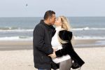 Scheveningen 22 oktober 2020
Samantha de Jong ( Barbie) hoogzwanger op het strand met partner Gerrit