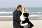 Scheveningen 22 oktober 2020
Samantha de Jong ( Barbie) hoogzwanger op het strand met partner Gerrit