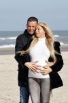 Scheveningen 22 oktober 2020
Samantha de Jong ( Barbie) hoogzwanger op het strand met partner Gerrit