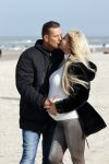 Scheveningen 22 oktober 2020
Samantha de Jong ( Barbie) hoogzwanger op het strand met partner Gerrit
