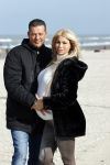 Scheveningen 22 oktober 2020
Samantha de Jong ( Barbie) hoogzwanger op het strand met partner Gerrit