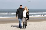 Scheveningen 22 oktober 2020
Samantha de Jong ( Barbie) hoogzwanger op het strand met partner Gerrit