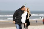 Scheveningen 22 oktober 2020
Samantha de Jong ( Barbie) hoogzwanger op het strand met partner Gerrit