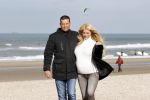 Scheveningen 22 oktober 2020
Samantha de Jong ( Barbie) hoogzwanger op het strand met partner Gerrit