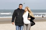Scheveningen 22 oktober 2020
Samantha de Jong ( Barbie) hoogzwanger op het strand met partner Gerrit