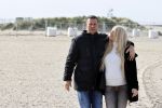 Scheveningen 22 oktober 2020
Samantha de Jong ( Barbie) hoogzwanger op het strand met partner Gerrit