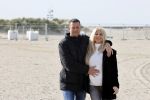 Scheveningen 22 oktober 2020
Samantha de Jong ( Barbie) hoogzwanger op het strand met partner Gerrit
