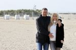 Scheveningen 22 oktober 2020
Samantha de Jong ( Barbie) hoogzwanger op het strand met partner Gerrit