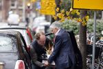 Amsterdam 27 oktober 2020
Sjaak Swart en zijn vrouw kopen bloemen in Amsterdam zuid
