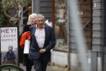 Amsterdam 27 oktober 2020
Sjaak Swart en zijn vrouw kopen bloemen in Amsterdam zuid
