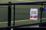 Weesp 31 oktober 2020
Hockey tijdens corona. Ouders wachten op de parkeerplaats