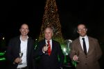 Noordwijk 5 november 2020
Harry Mens steekt de lichten van de kerstboom bij Hotel Huis ter Duin aan dit jaar. harry met Noorlander en Stephan Stokkermans