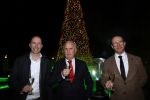 Noordwijk 5 november 2020
Harry Mens steekt de lichten van de kerstboom bij Hotel Huis ter Duin aan dit jaar. harry met Noorlander en Stephan Stokkermans