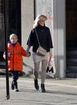 Amsterdam 7 november 2020
Suze Mens met haar zoon op straat in Amsterdam zuid