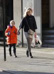 Amsterdam 7 november 2020
Suze Mens met haar zoon op straat in Amsterdam zuid