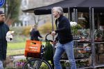 Amsterdam 5 november 2020
Victor Reinier op de fiets in Amsterdam zuid