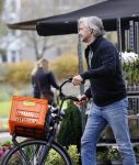 Amsterdam 5 november 2020
Victor Reinier op de fiets in Amsterdam zuid