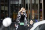 Amsterdam 25 oktober 2020
Winkelende mensen met mondkapjes bij winkelcentrum Gelderlandplein