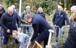 Alphen aan de Rijn 10 november 2021
Prinses Irene opent de Nationale Boomfeestdag. Samen met haar zoon prins Carlos, haar dochter prinses Margarita, schoondochter Viktoria en kleinkinderen plantte ze een Levensboom (een populier) in haar eigen Prinses IreneBos. Sterre Koning trad op . Albert Verlinde
