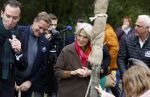 Alphen aan de Rijn 10 november 2021
Prinses Irene opent de Nationale Boomfeestdag. Samen met haar zoon prins Carlos, haar dochter prinses Margarita, schoondochter Viktoria en kleinkinderen plantte ze een Levensboom (een populier) in haar eigen Prinses IreneBos. Sterre Koning trad op . Albert Verlinde