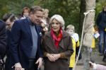 Alphen aan de Rijn 10 november 2021
Prinses Irene opent de Nationale Boomfeestdag. Samen met haar zoon prins Carlos, haar dochter prinses Margarita, schoondochter Viktoria en kleinkinderen plantte ze een Levensboom (een populier) in haar eigen Prinses IreneBos. Sterre Koning trad op . Albert Verlinde