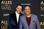 Amsterdam 1 november 2021
Premiere alles op tafel in het deLamar theater.
Barry paf met partner