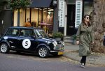 Amsterdam 1 november 2021
Camplin jas  en mini cooper op de cornelis schuytstraat