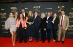 Amsterdam 1 november 2021
Premiere alles op tafel in het deLamar theater.
Aiko Beemsterboer, Eva Crutzen, Diederik Ebbinge, Linda de Mol, Peter Paul Muller, Will Koopman, Frank Houtappels, Lies Visschedijk en Ramsey Nasr tijdens de photocall van de premiere van de film Alles Op Tafel.