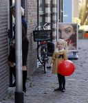 Noordwijk 28 oktober 2021
Boekrpresentatie van Erica Meiland in de winkel van Montana. Aanwezig Martien Meiland Maxime Meiland met claire en Vive. Ook Montana en haar vriend Dirk Hoogstraten zijn er natuurlijk. Erica geeft het boek dat geschreven is door Jan Dijkgraaf aan haar 92 jarige moeder.