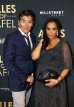 Amsterdam 1 november 2021
Premiere alles op tafel in het deLamar theater.
Dyantha Brooks kwam met collega Bart Ettekoven