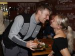 Hilversum 20 oktober 2021
Boek presentatie Irma Knol met haar zoons Milan Knol Enzo Knol en Sjen Knol . Enzo met zijn vriendin Myron Koops