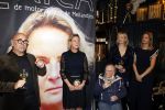 Noordwijk 28 oktober 2021
Boekrpresentatie van Erica Meiland in de winkel van Montana. Aanwezig Martien Meiland Maxime Meiland met claire en Vive. Ook Montana en haar vriend Dirk Hoogstraten zijn er natuurlijk. Erica geeft het boek dat geschreven is door Jan Dijkgraaf aan haar 92 jarige moeder.