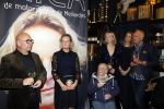 Noordwijk 28 oktober 2021
Boekrpresentatie van Erica Meiland in de winkel van Montana. Aanwezig Martien Meiland Maxime Meiland met claire en Vive. Ook Montana en haar vriend Dirk Hoogstraten zijn er natuurlijk. Erica geeft het boek dat geschreven is door Jan Dijkgraaf aan haar 92 jarige moeder.