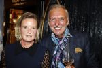 Noordwijk 28 oktober 2021
Boekrpresentatie van Erica Meiland in de winkel van Montana. Aanwezig Martien Meiland Maxime Meiland met claire en Vive. Ook Montana en haar vriend Dirk Hoogstraten zijn er natuurlijk. Erica geeft het boek dat geschreven is door Jan Dijkgraaf aan haar 92 jarige moeder.