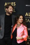 Amsterdam 1 november 2021
Premiere alles op tafel in het deLamar theater.
Eva Crutzen met partner