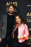 Amsterdam 1 november 2021
Premiere alles op tafel in het deLamar theater.
Eva Crutzen met partner
