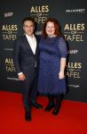 Amsterdam 1 november 2021
Premiere alles op tafel in het deLamar theater.
Eva van der Gucht en partner Domenico Mertens
Eva v d Gucht